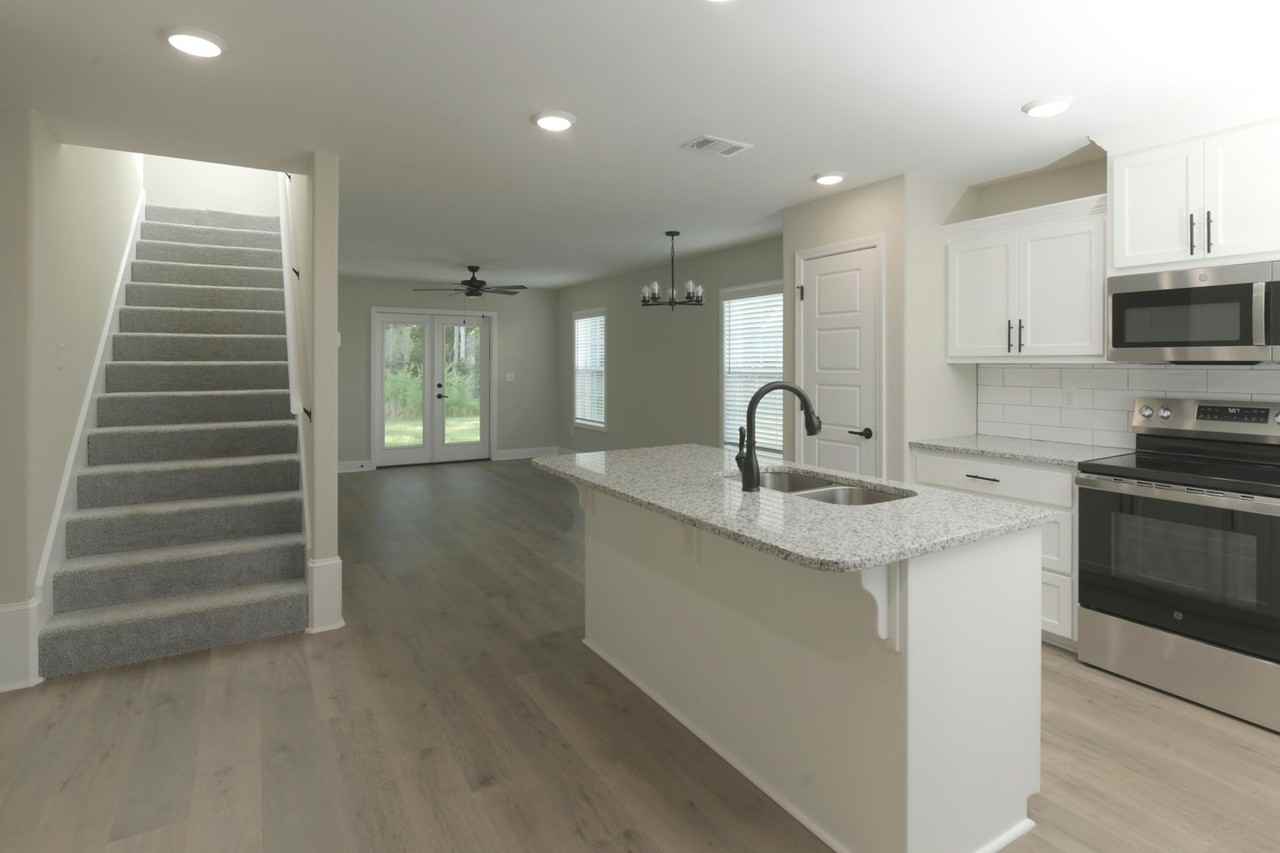 411 Madison Ave - Photo 3 of 41