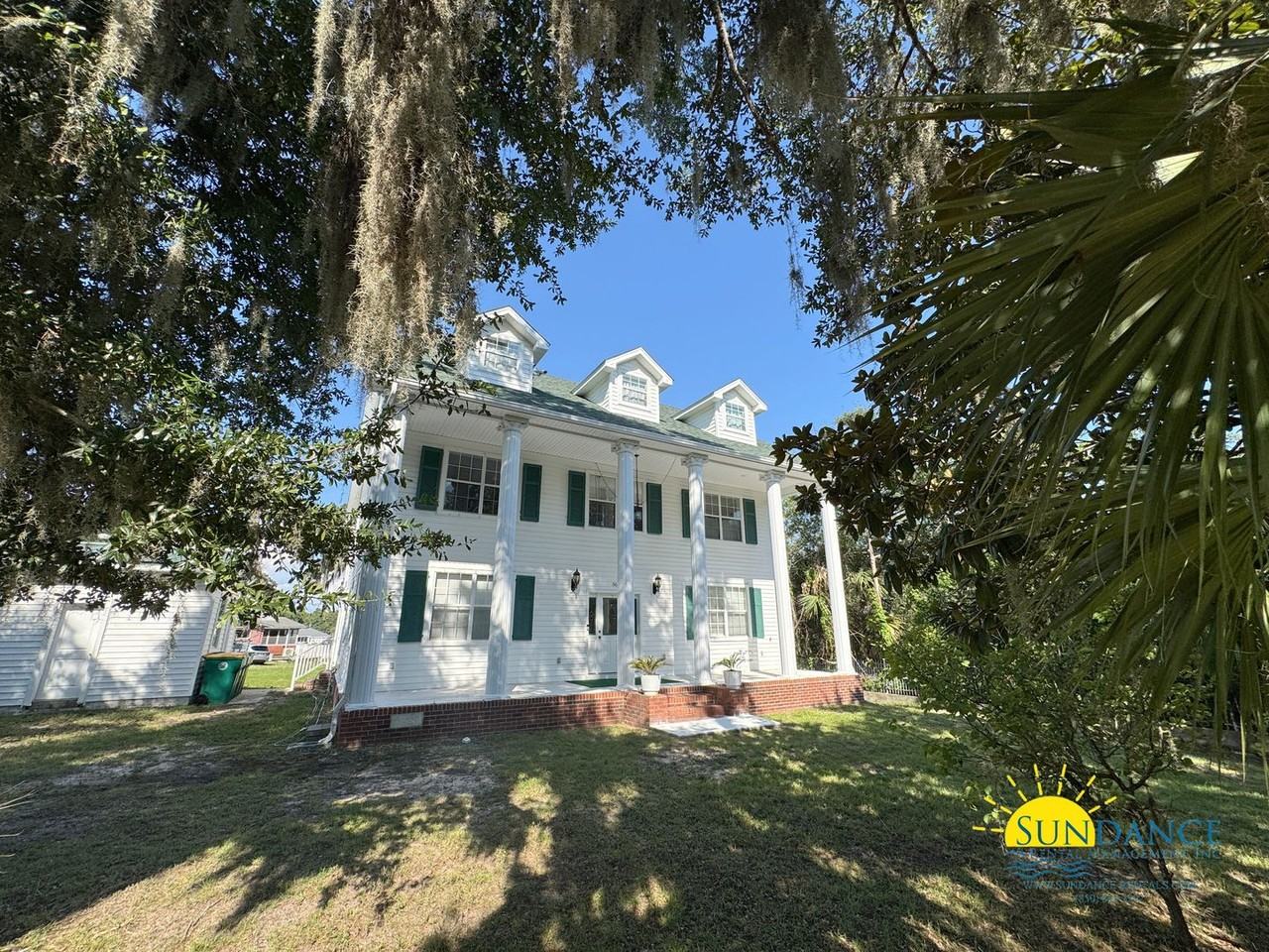 503 Circle Dr - Photo 4 of 35