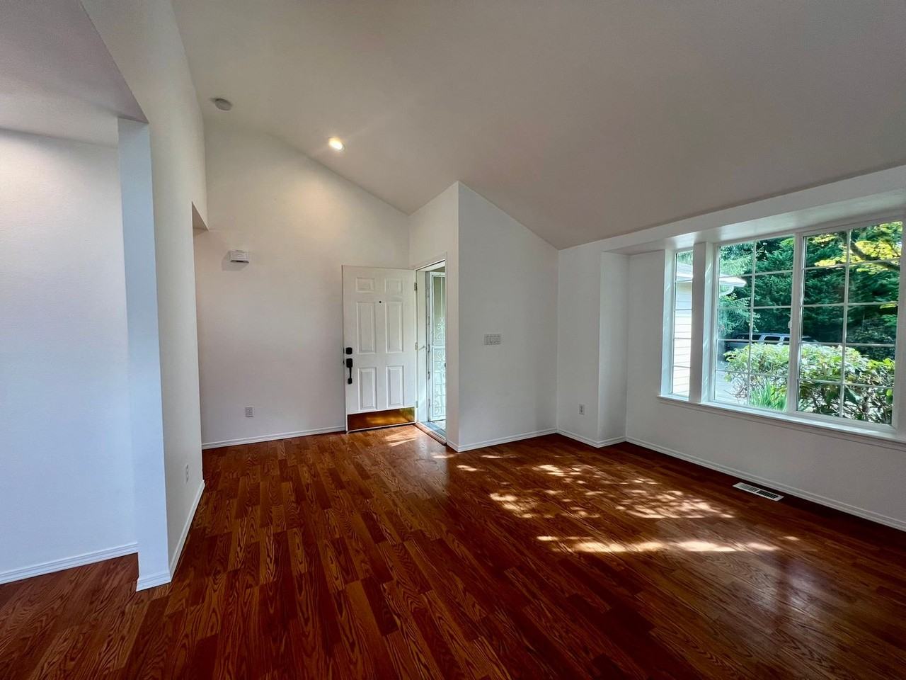 2240 56th Ave Sw - Photo 3 of 29