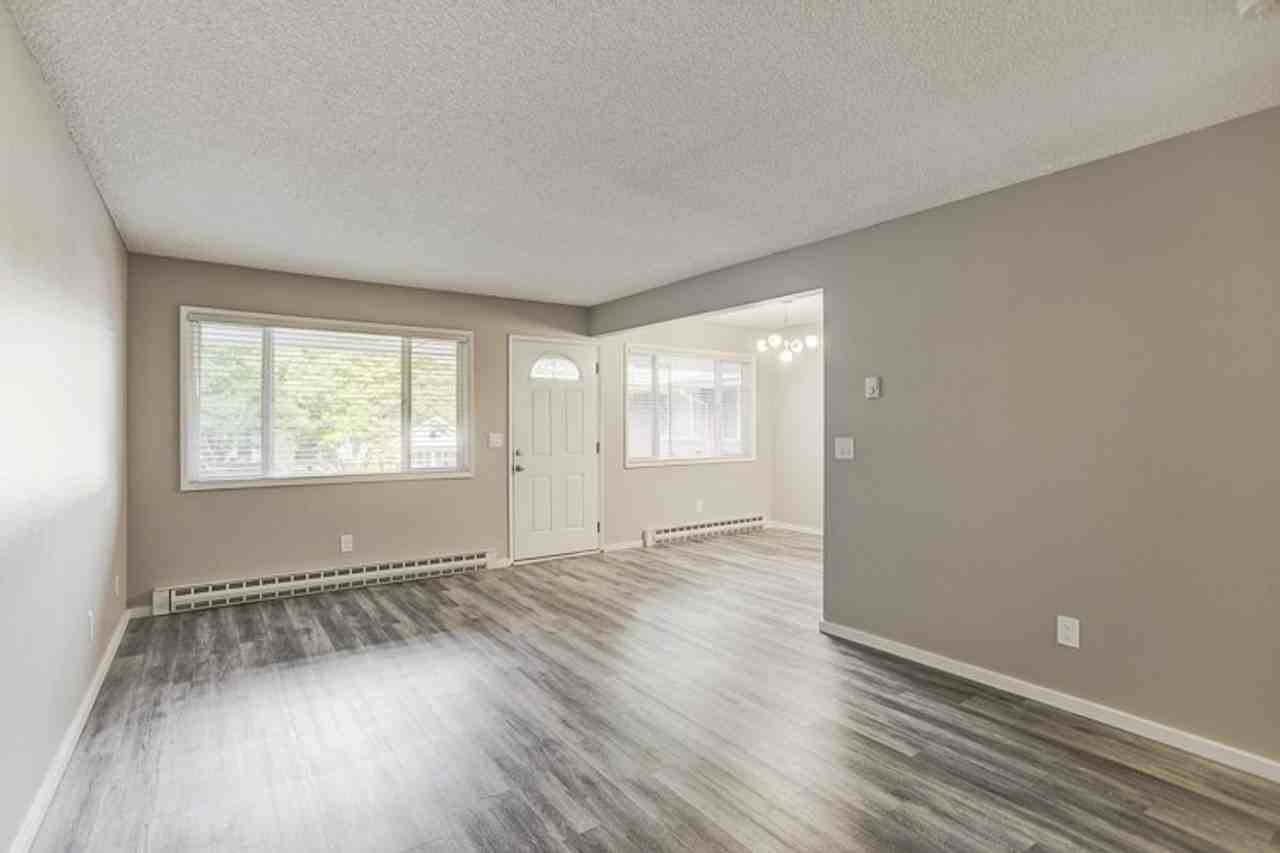 1036 Se 29th Ave - Photo 3 of 17