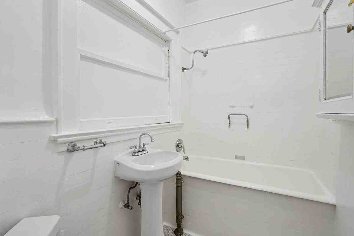 601 South Rampart Boulevard - Photo 5 of 14