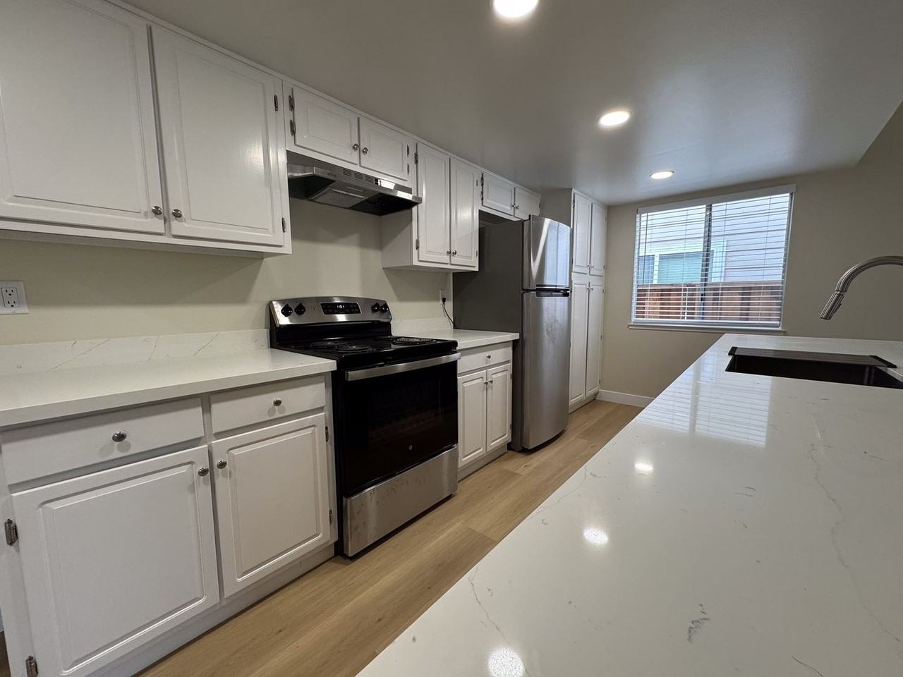 4556 Hampshire Pl - Photo 3 of 15