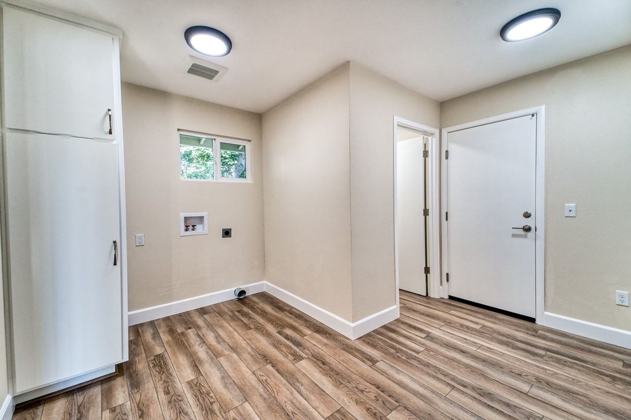 3900 Lincoln Rd - Photo 2 of 5