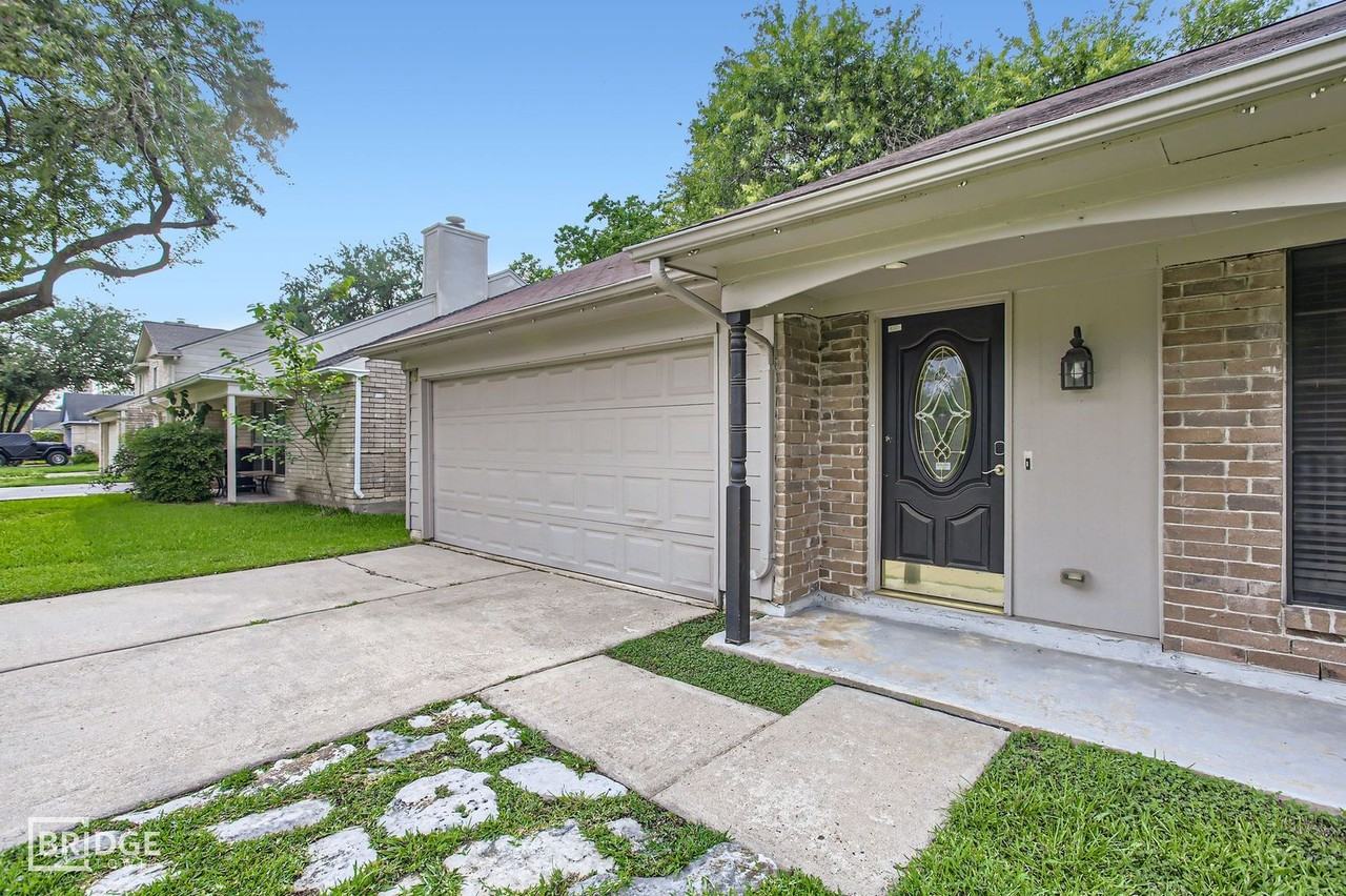 11910 Yearling Dr - Photo 4 of 32