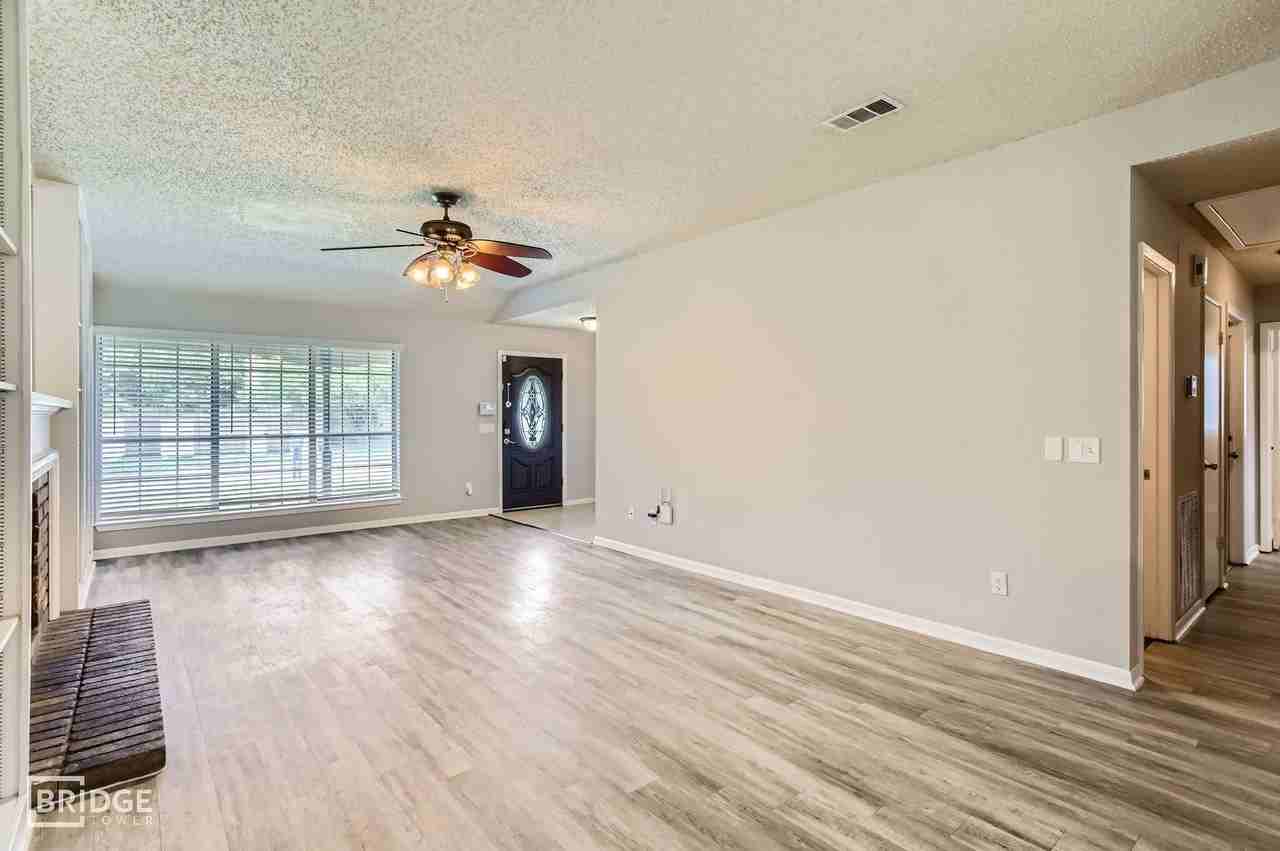 11910 Yearling Dr - Photo 7 of 32