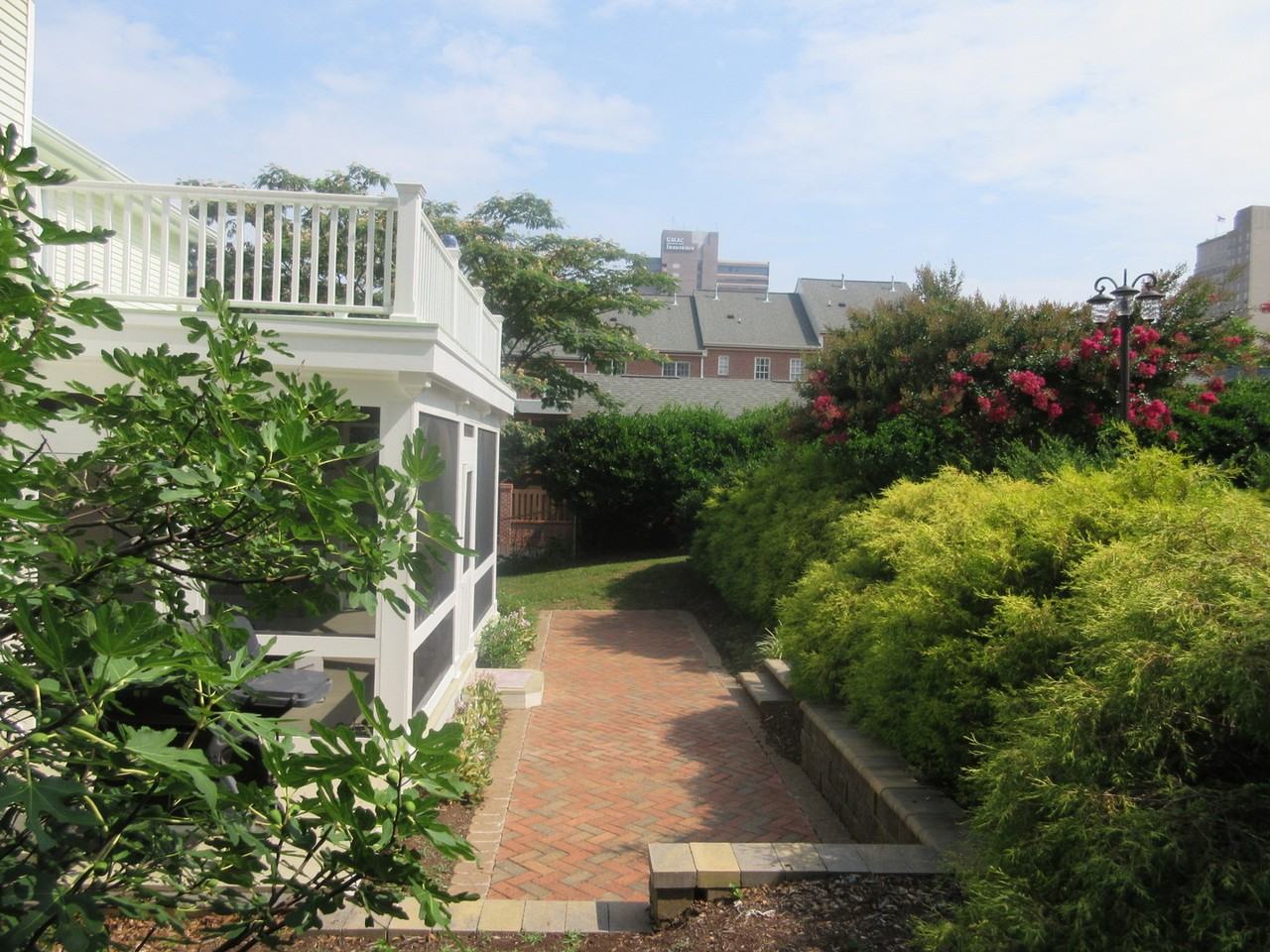 125 N Poplar St - Photo 2 of 24