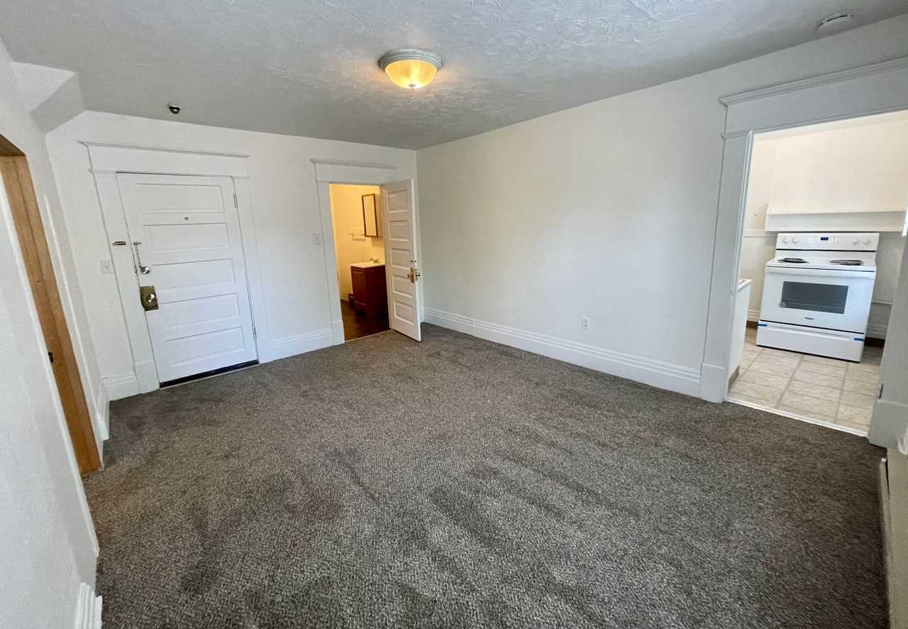 1125 W 11th Ave - 14 Unit - Photo 3 of 24