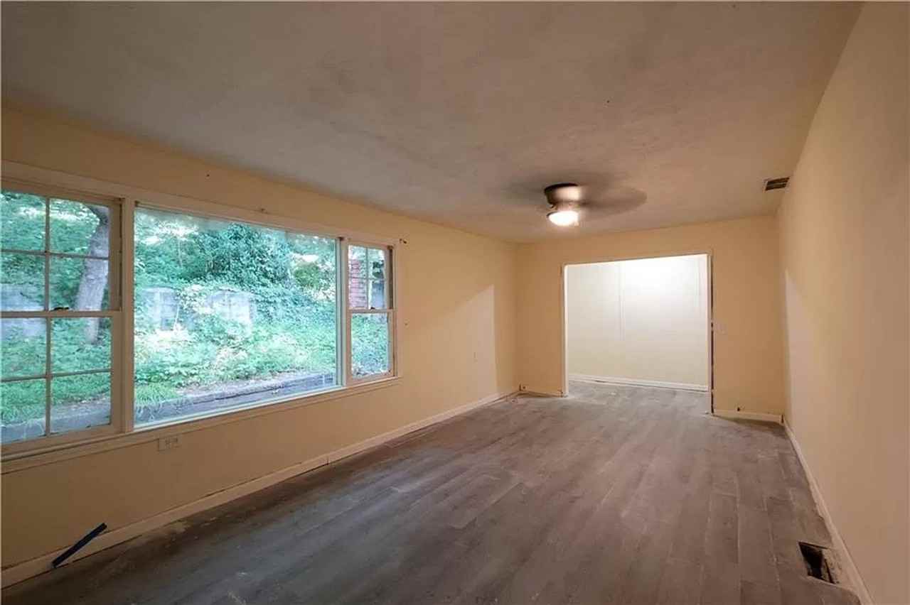 85 Delmoor Dr Nw - Photo 3 of 13