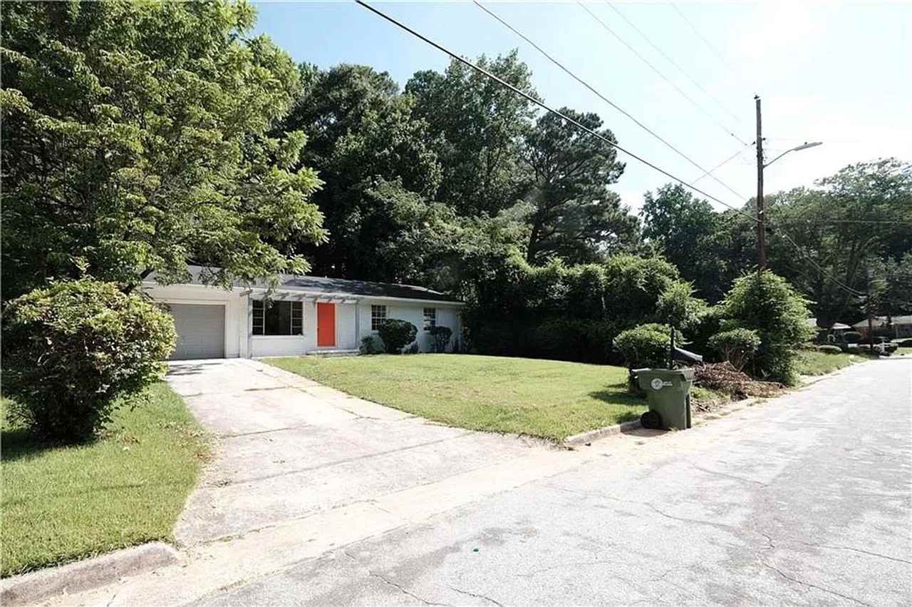 85 Delmoor Dr Nw - Photo 4 of 13