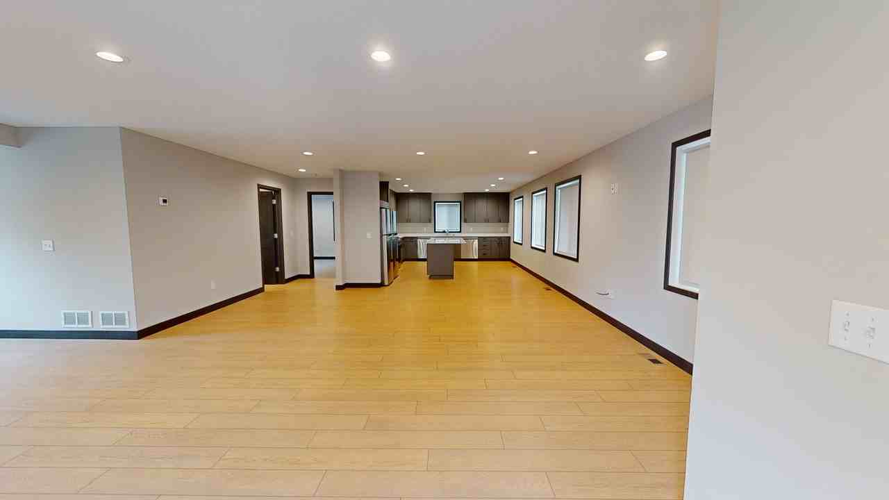 885 21st Ave Se - Photo 2 of 9