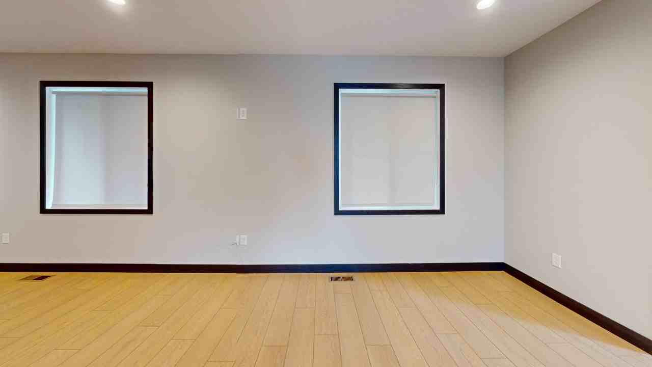 885 21st Ave Se - Photo 5 of 9