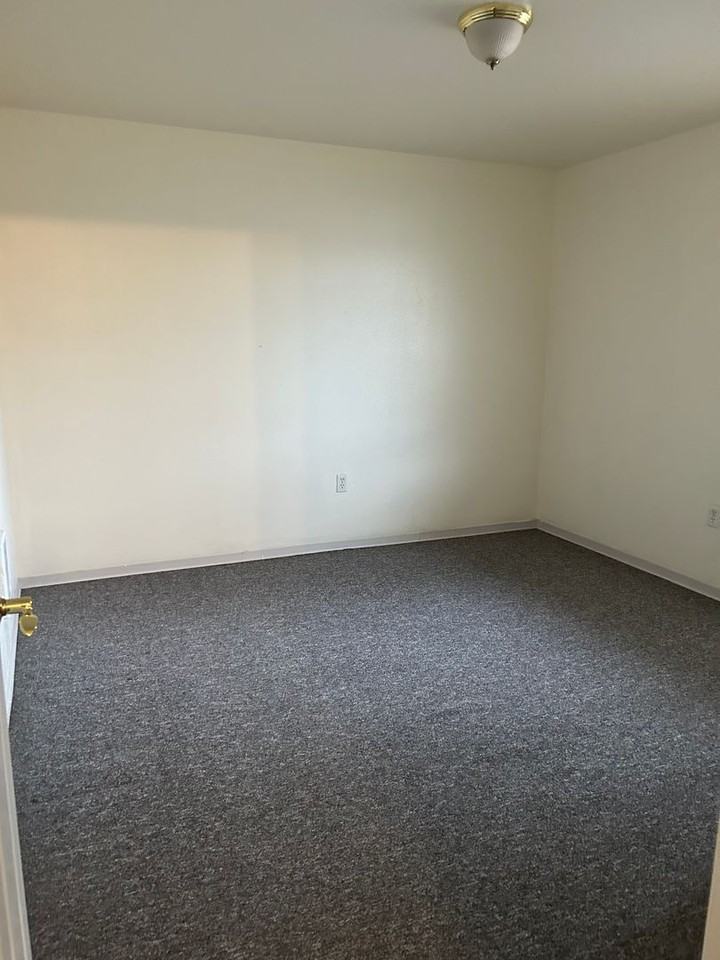 E. "S" Street - Photo 6 of 26