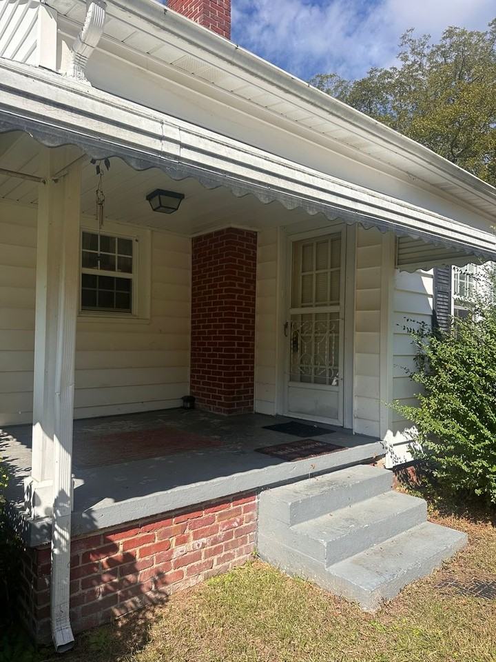 305 N Outerbridge St - Photo 3 of 25