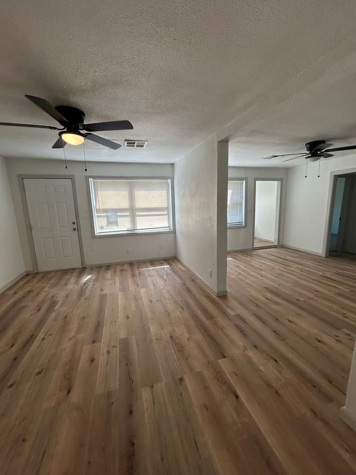 1529 Nw Smith Ave - Photo 2 of 14