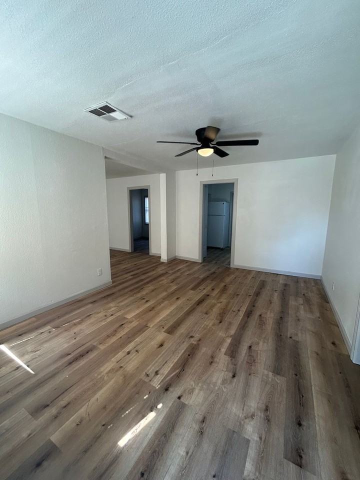 1529 Nw Smith Ave - Photo 3 of 14