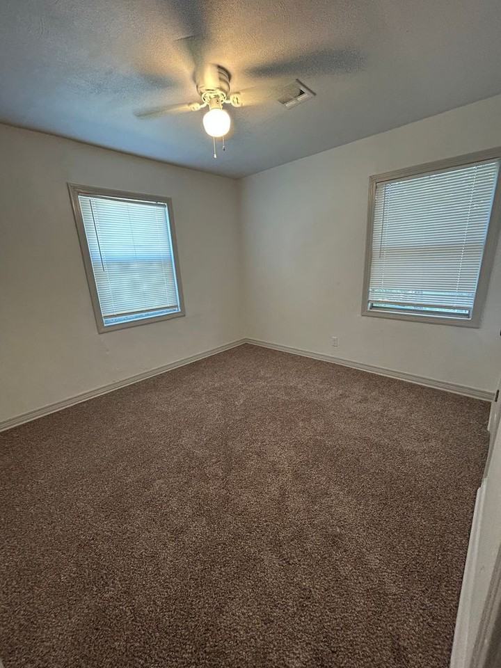 1529 Nw Smith Ave - Photo 5 of 14