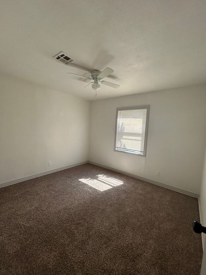 1529 Nw Smith Ave - Photo 6 of 14