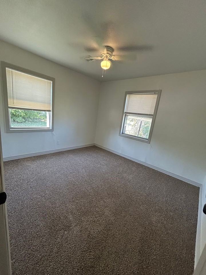 1529 Nw Smith Ave - Photo 7 of 14