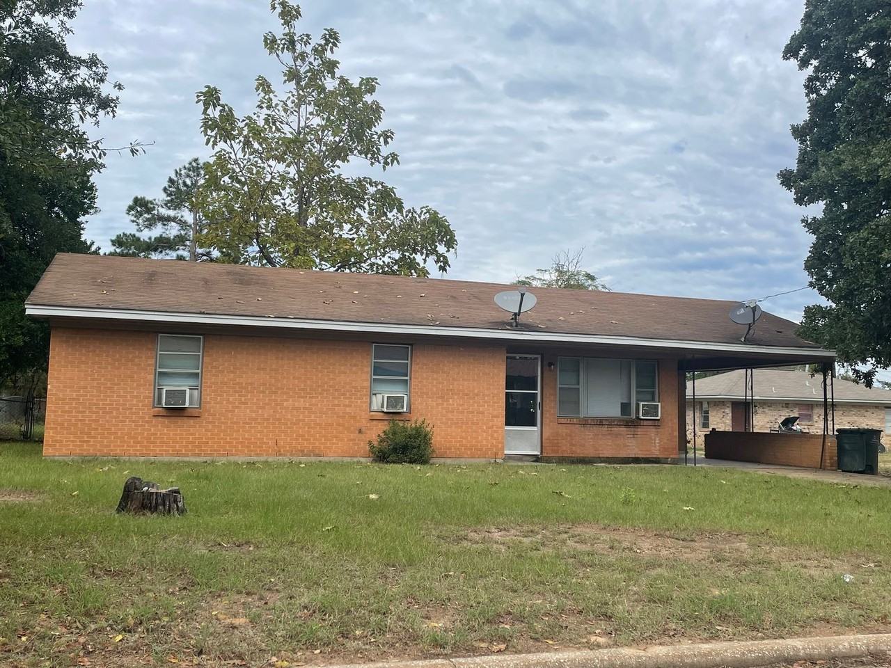 2200 Pat St - Photo 2 of 13