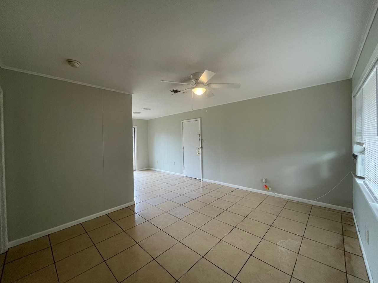 2200 Pat St - Photo 3 of 13