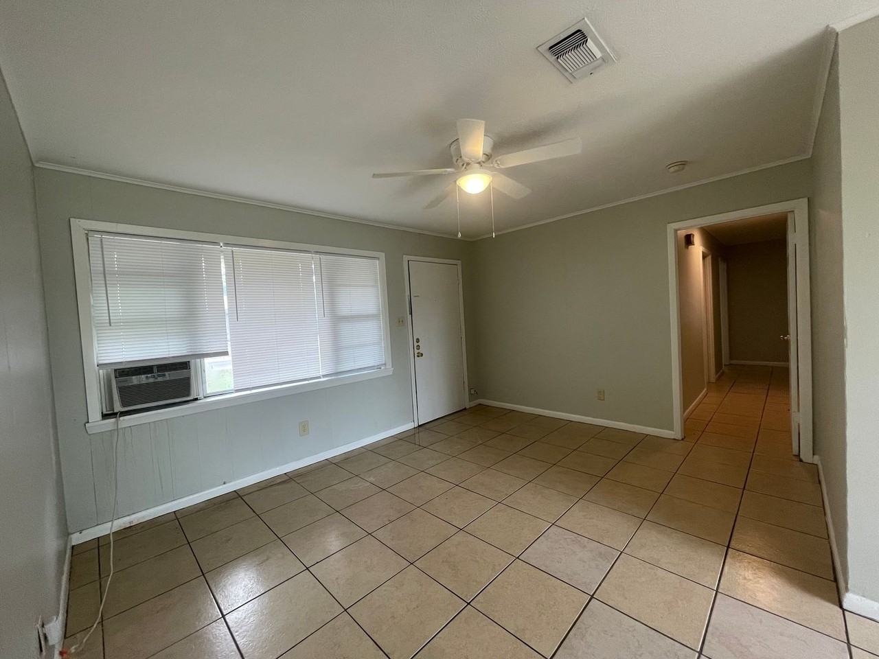 2200 Pat St - Photo 4 of 13