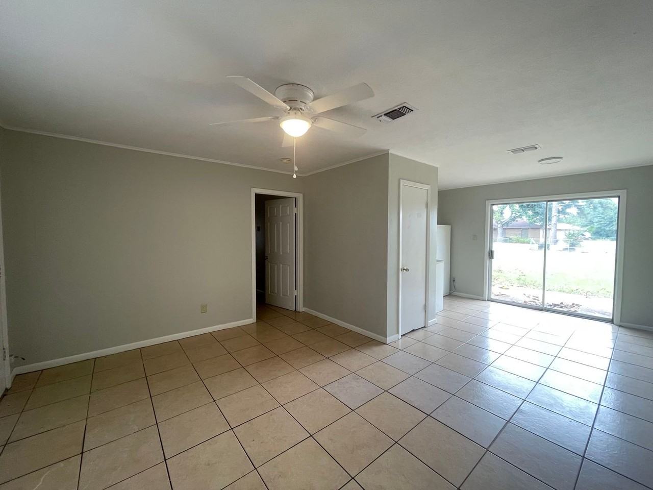 2200 Pat St - Photo 5 of 13