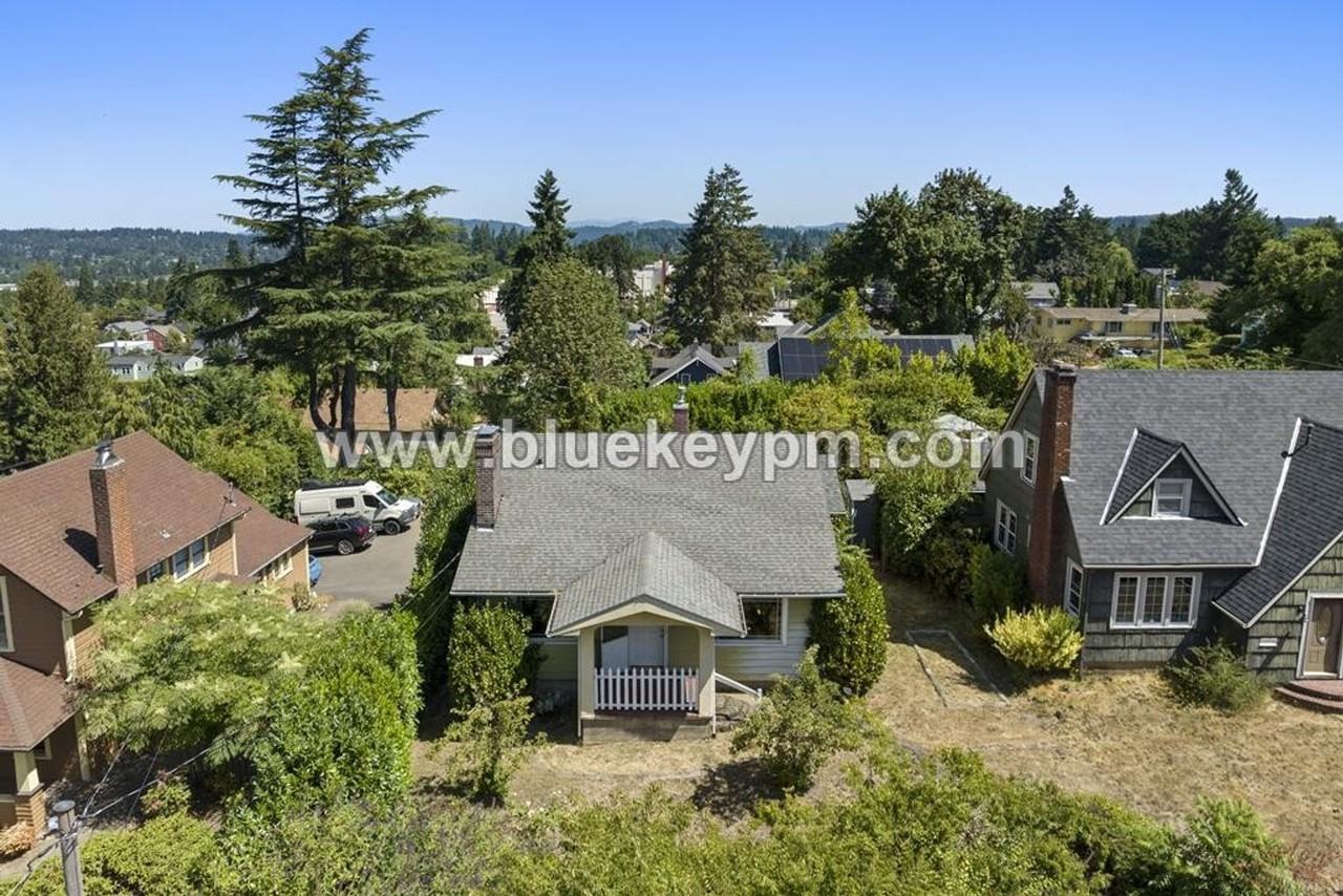 1313 7th St - Photo 3 of 24