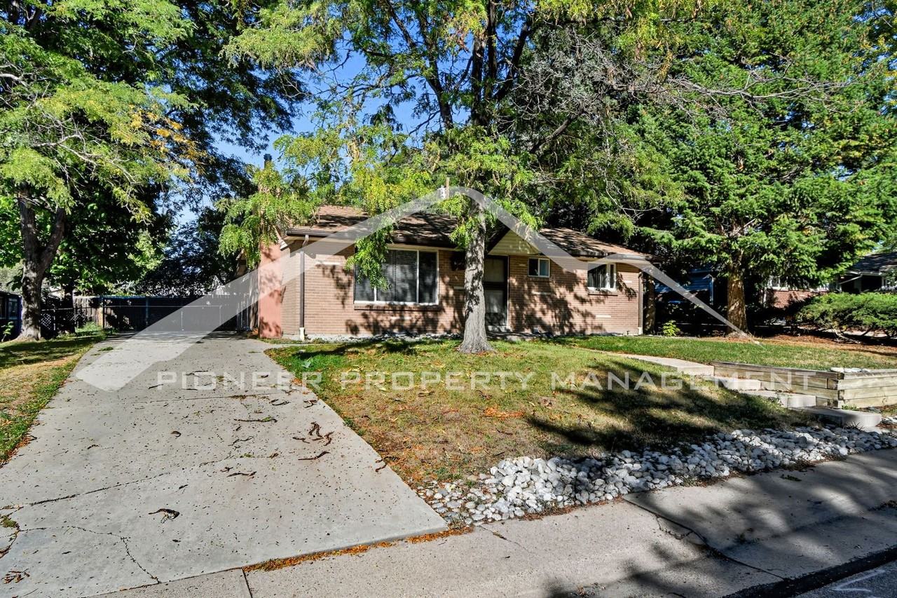 1455 S Zephyr St - Photo 2 of 30