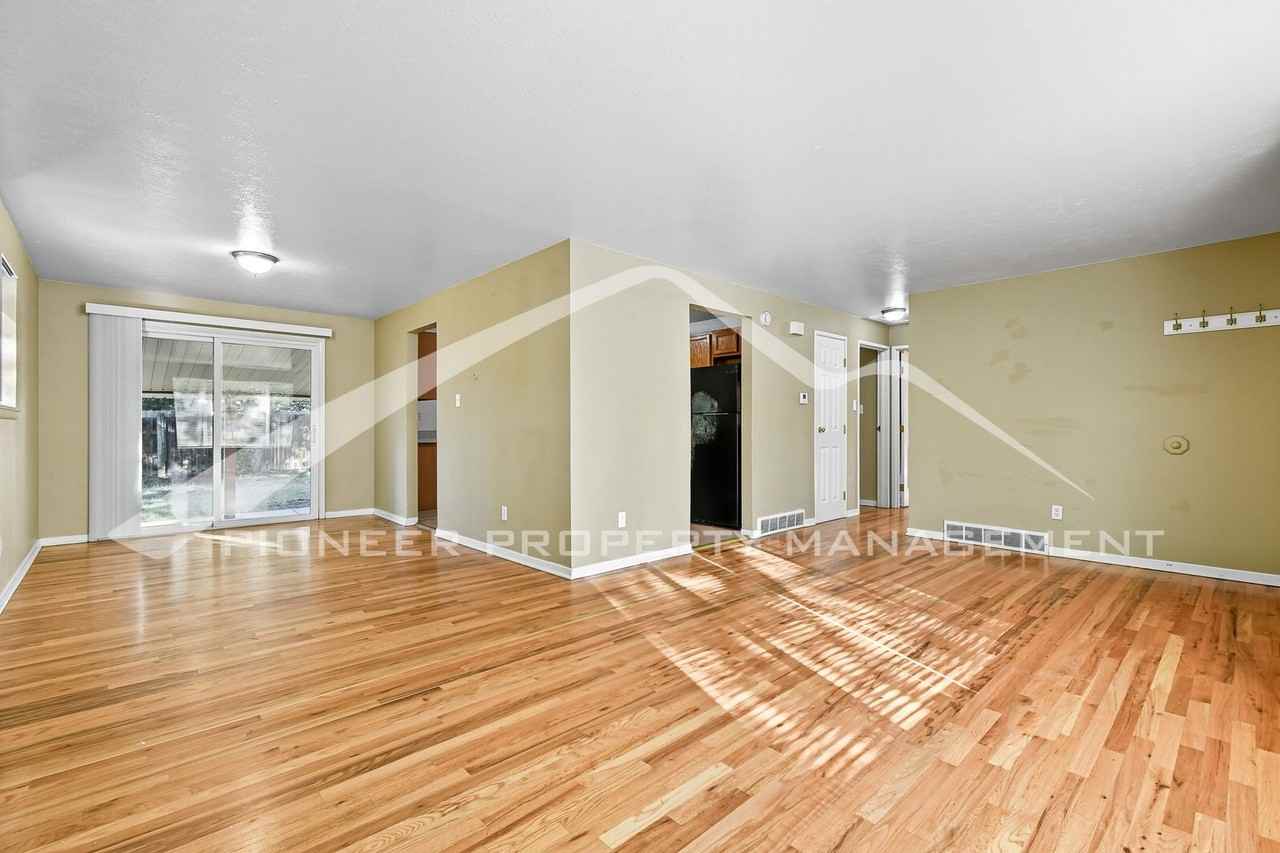 1455 S Zephyr St - Photo 5 of 30