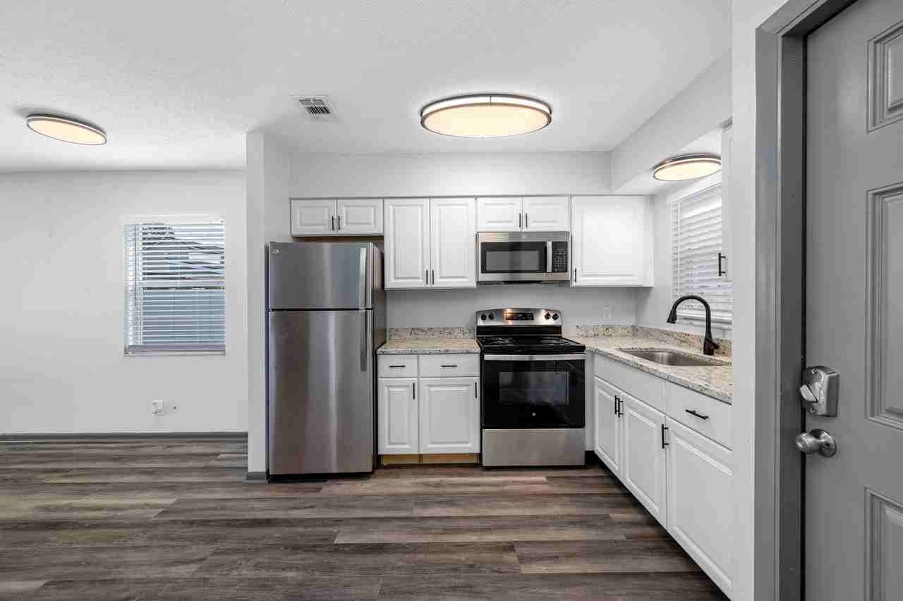 Flats Off 5th - Photo 2 of 14