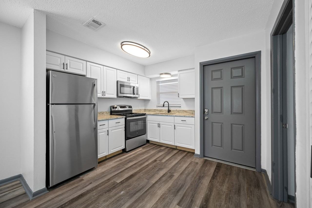 Flats Off 5th - Photo 3 of 14