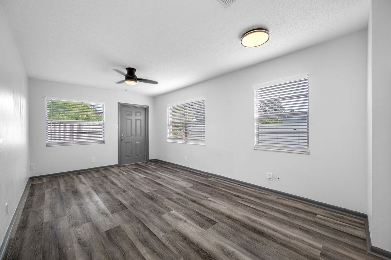 Flats Off 5th - Photo 6 of 14