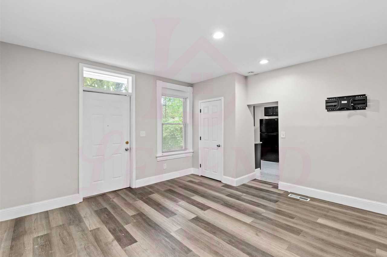 3245 Texas Ave - Photo 3 of 12