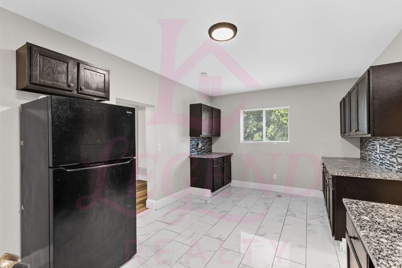 3245 Texas Ave - Photo 4 of 12