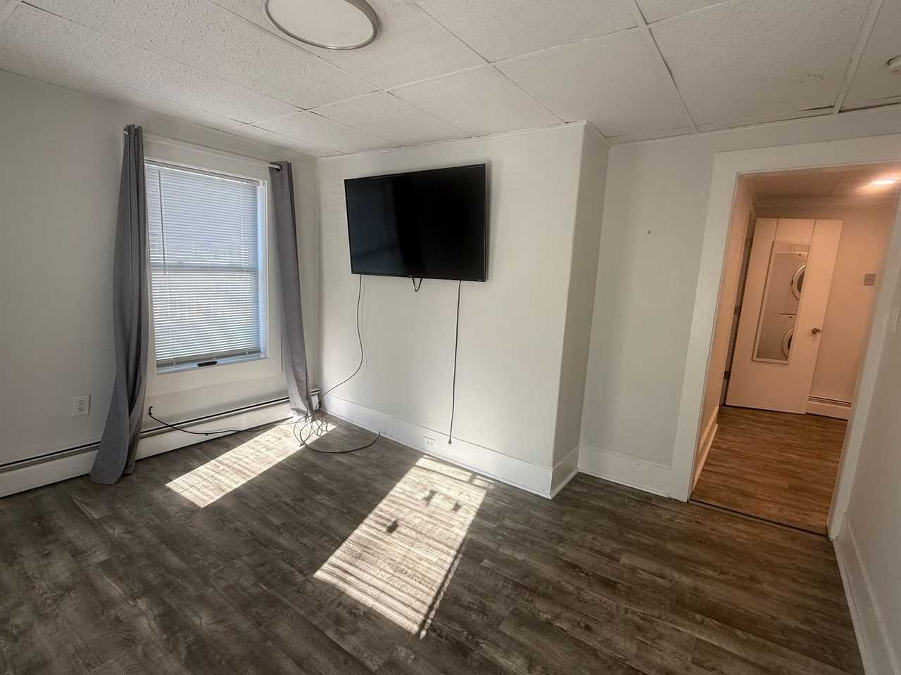 154 Center St - Photo 2 of 9