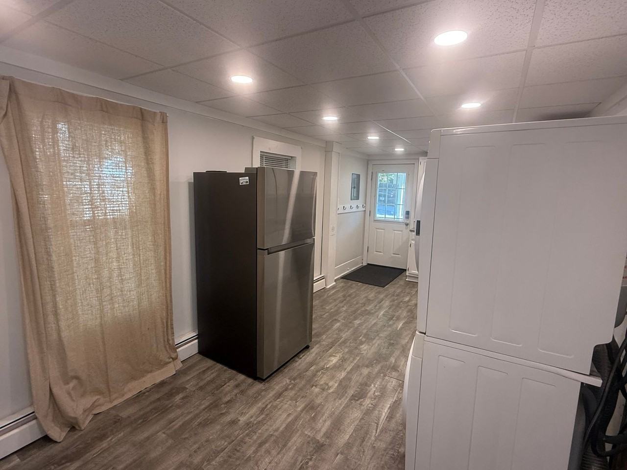 154 Center St - Photo 3 of 9