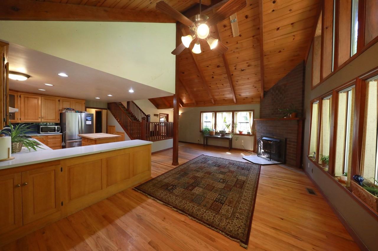 5279 Kneeland Rd - Photo 2 of 26