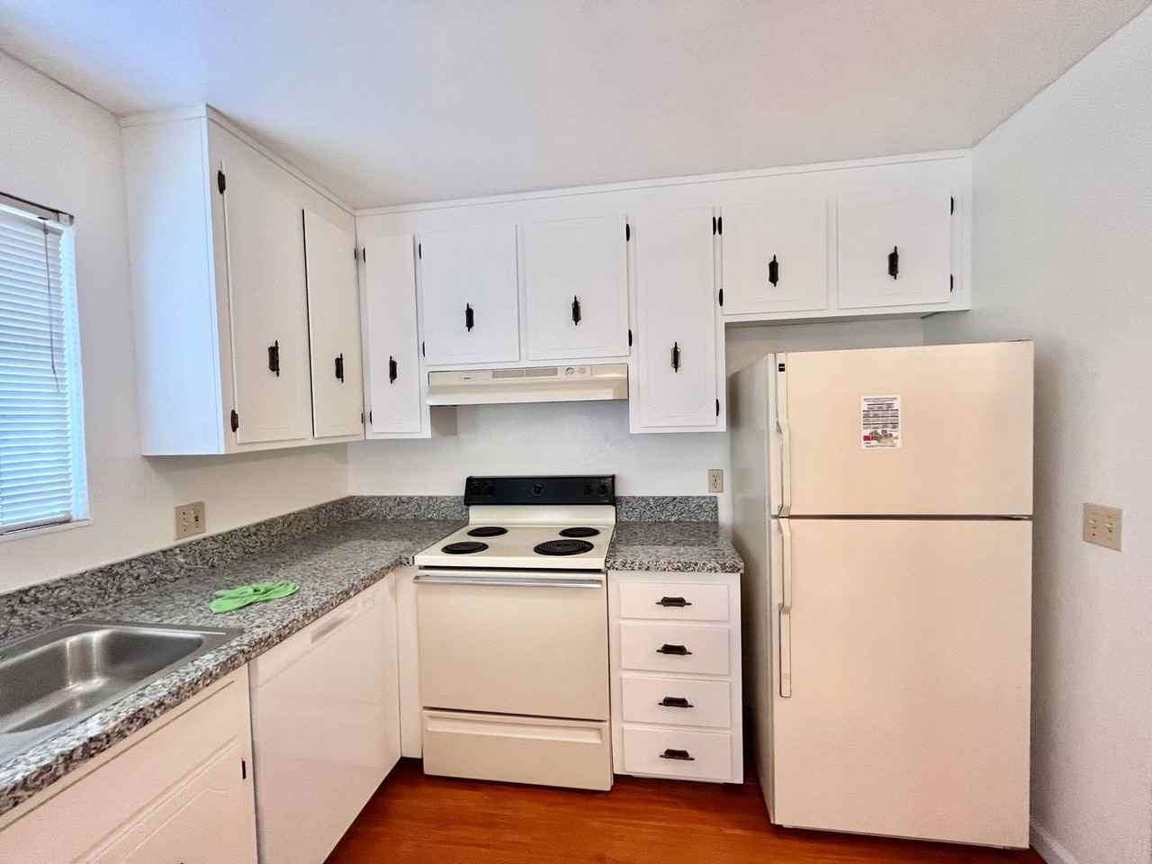 2091 Alta Loma St - Photo 4 of 30