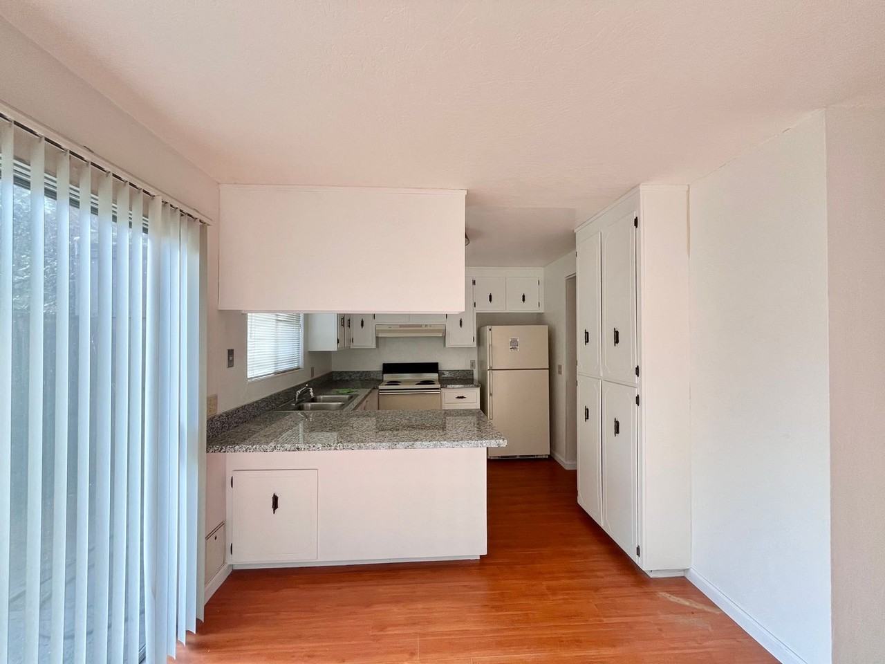 2091 Alta Loma St - Photo 5 of 30