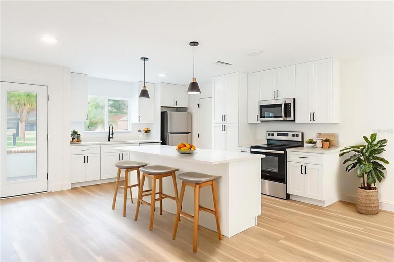 10607 Whitman Cir - Photo 3 of 18