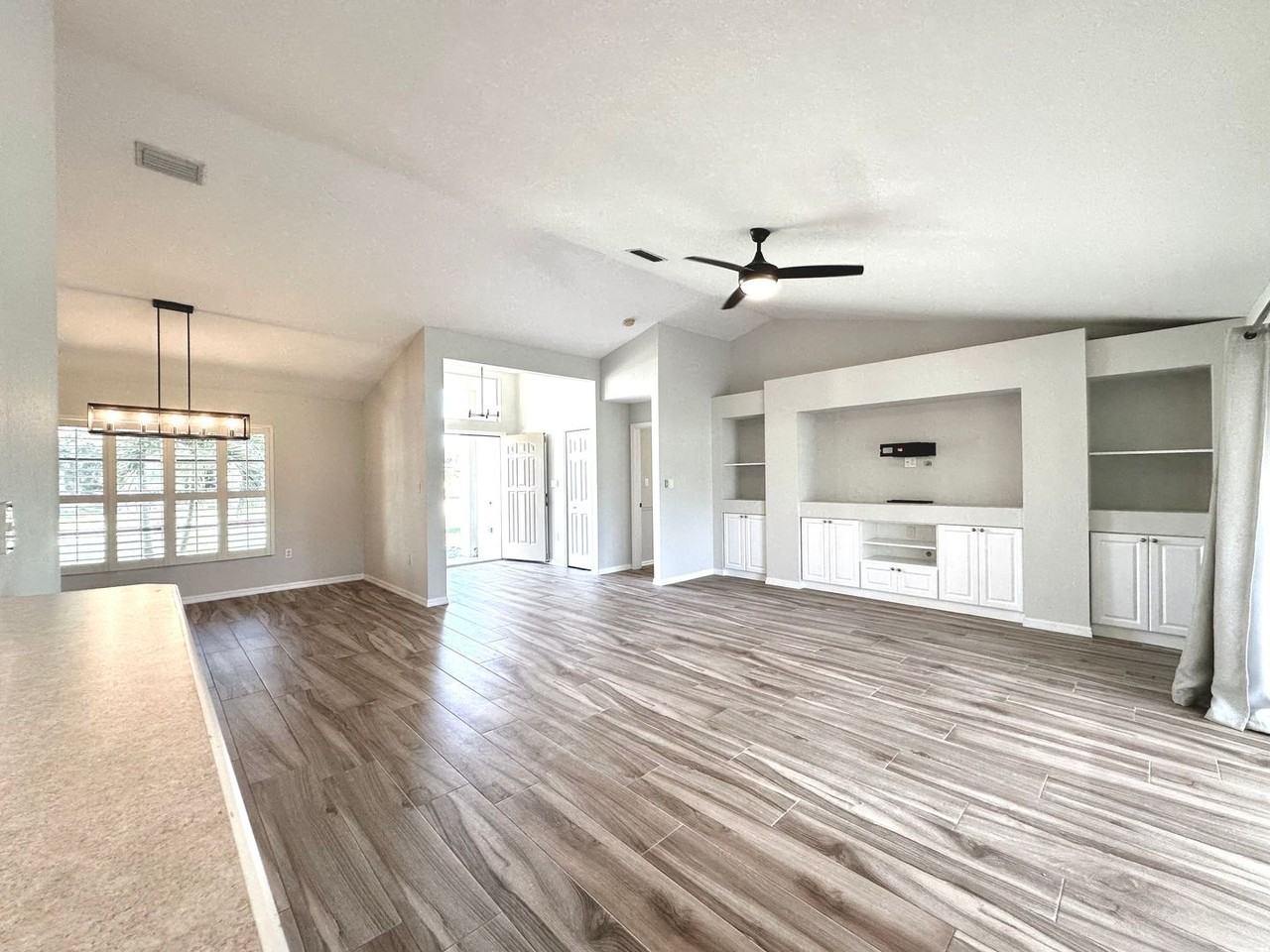 73 Santarem Cir - Photo 4 of 50