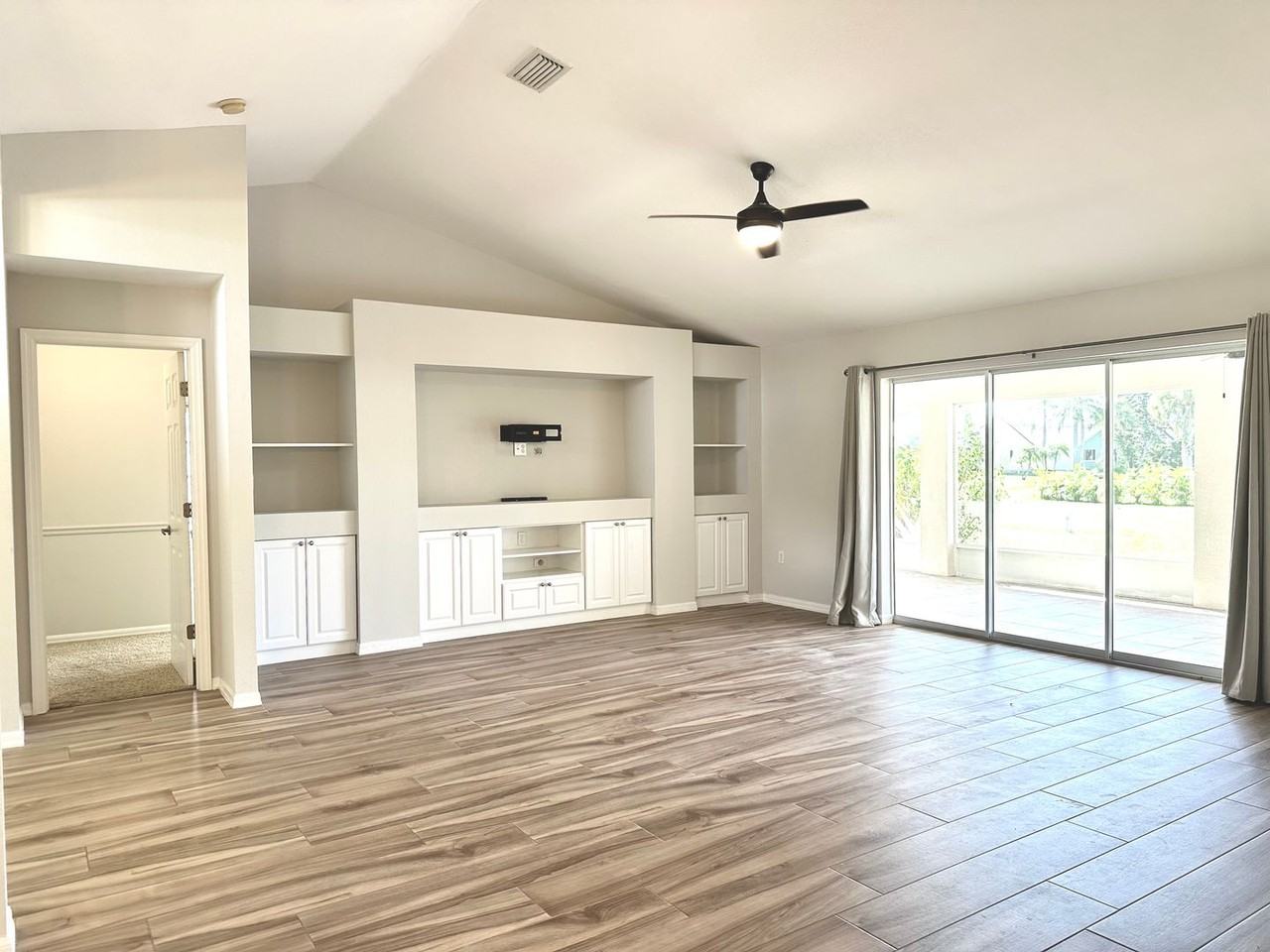 73 Santarem Cir - Photo 7 of 50