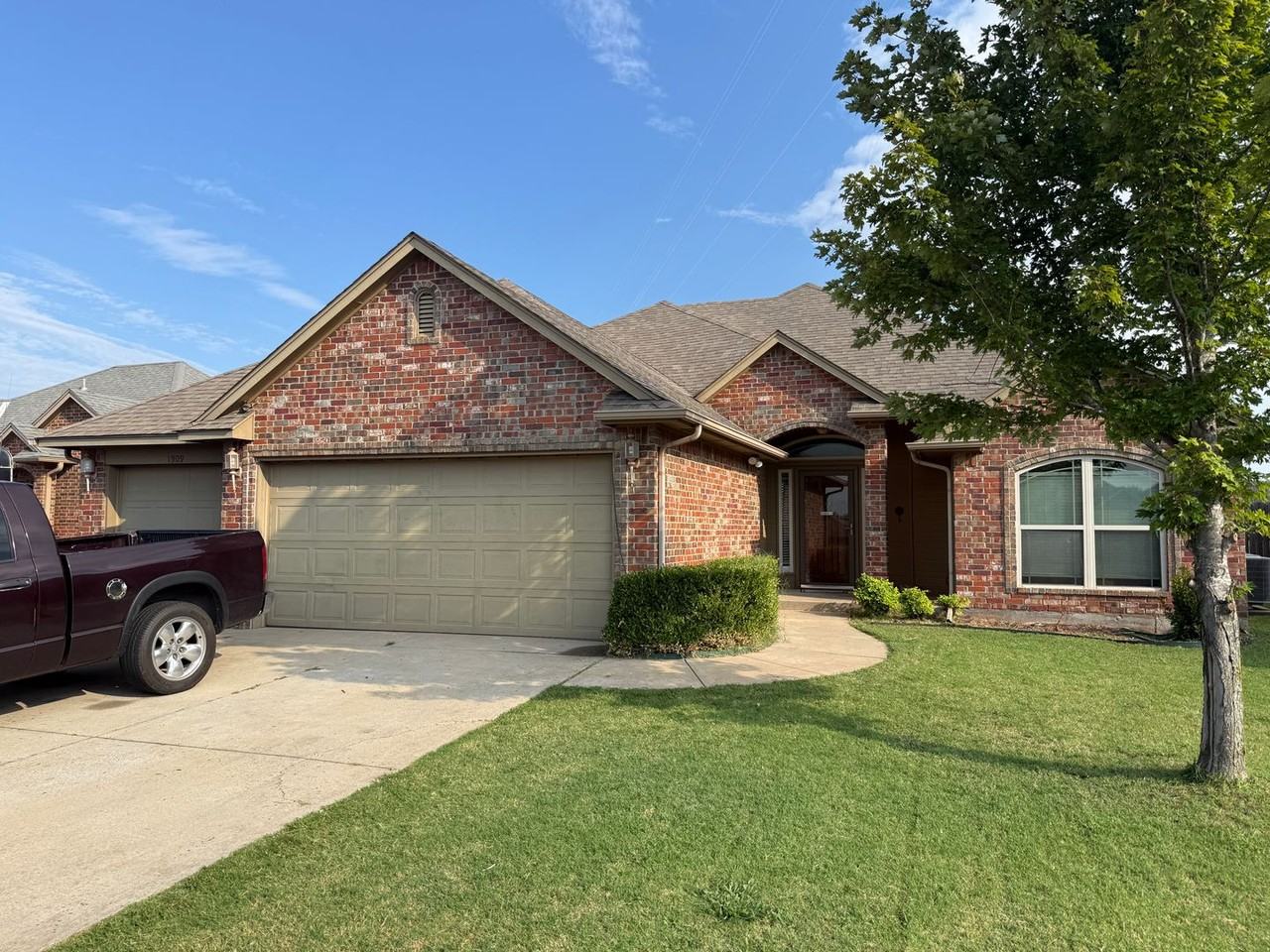 1909 Ne 32nd St - Photo 2 of 27