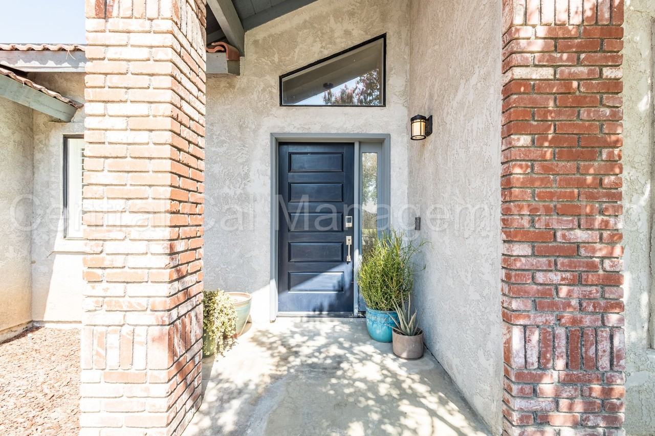 9408 Bracken Oak Way - Photo 3 of 34