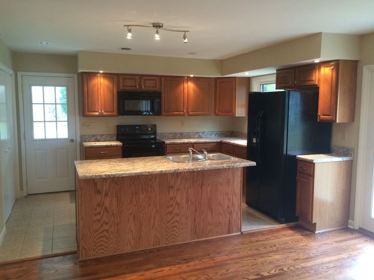 401 Santa Fe Dr - Photo 3 of 14