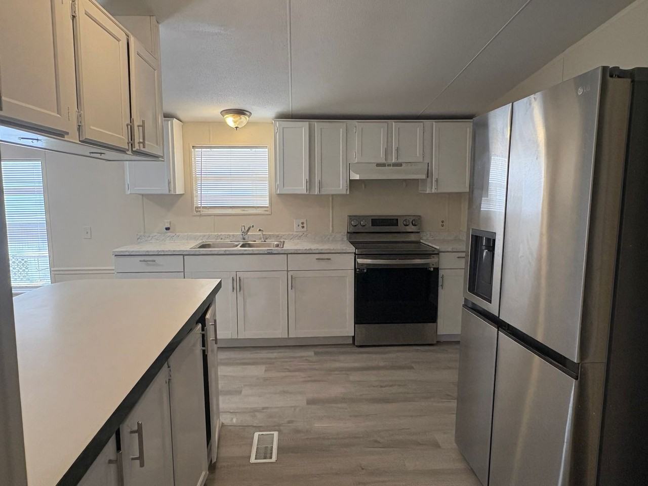 10536 Bay Hills Cir - Photo 2 of 14