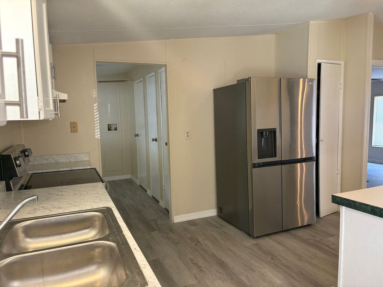 10536 Bay Hills Cir - Photo 3 of 14