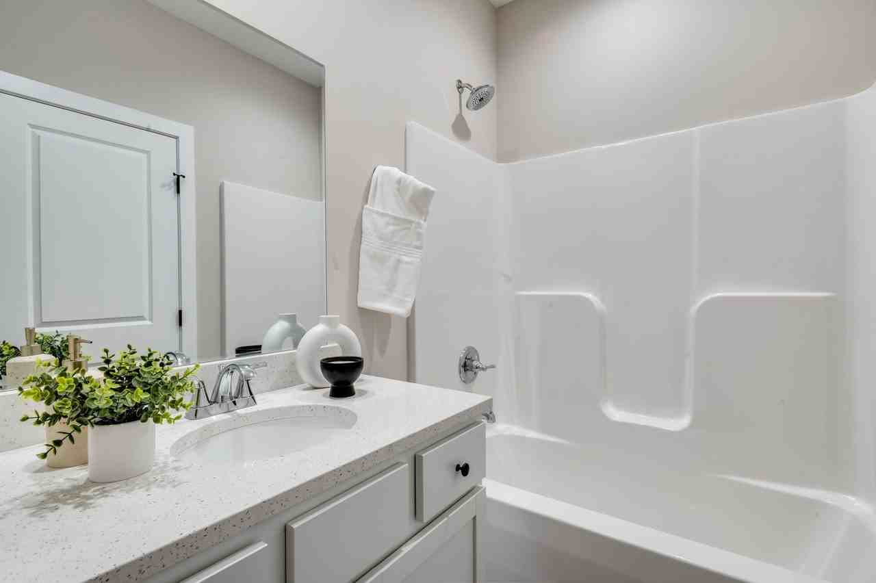 910 Fox Ridge St - Photo 7 of 12
