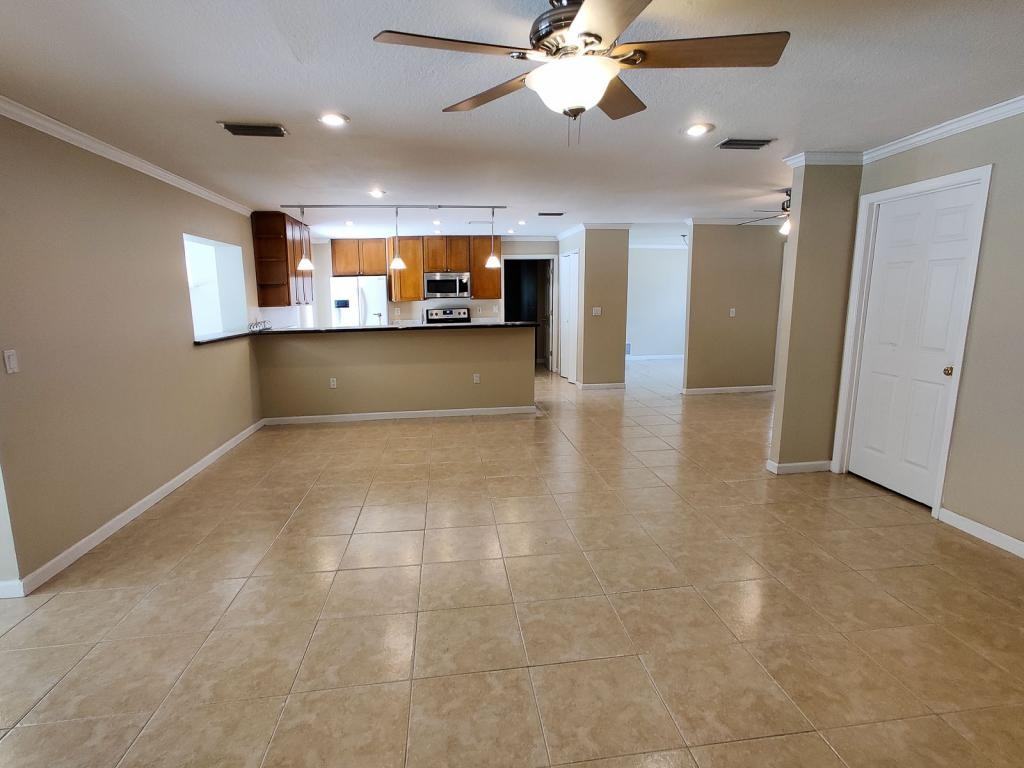 615 Fox Valley Dr - Photo 4 of 22