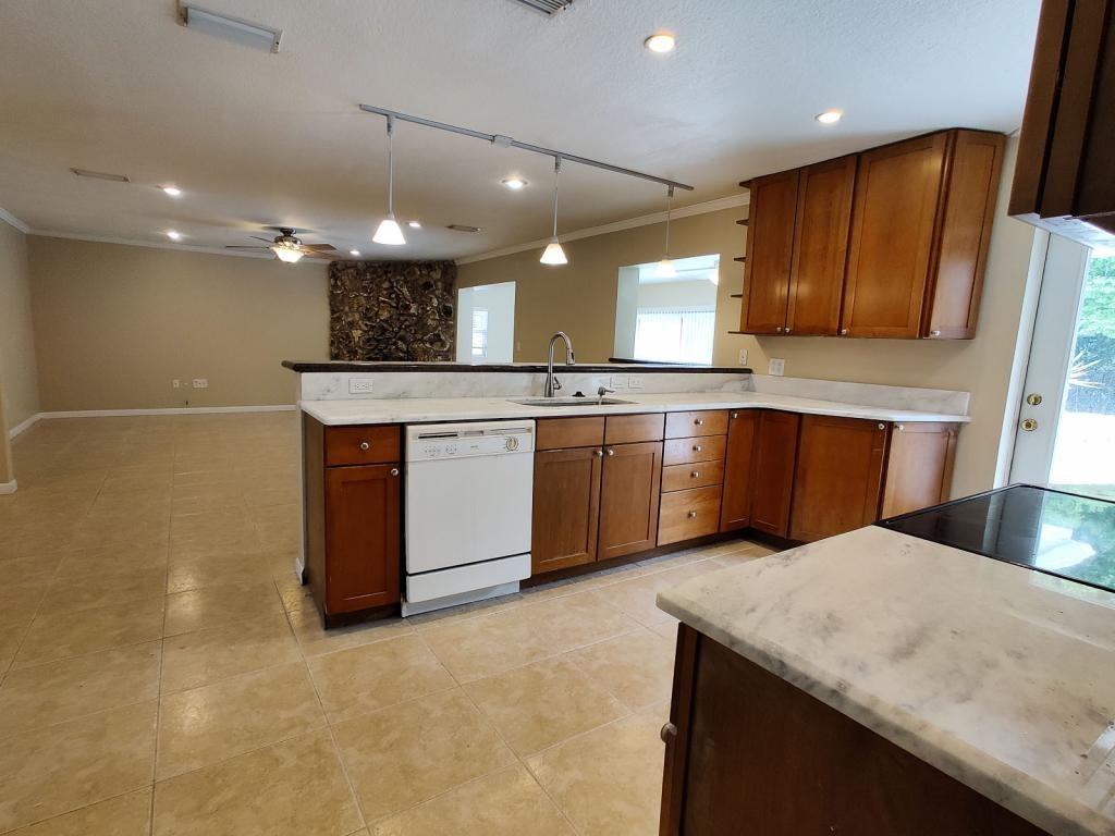 615 Fox Valley Dr - Photo 6 of 22